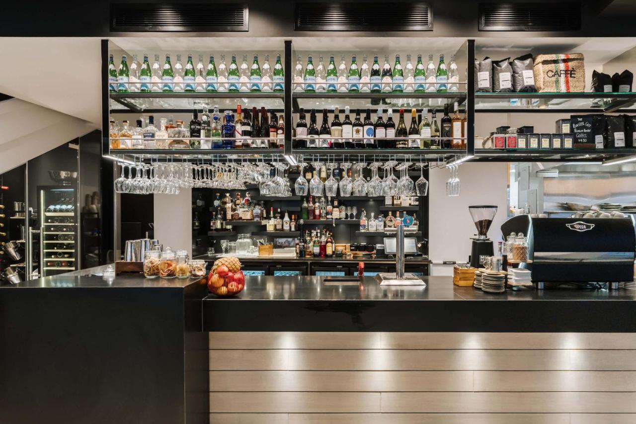 Peppers Waymouth Hotel Adelaide Eksteriør bilde The bar at the restaurant