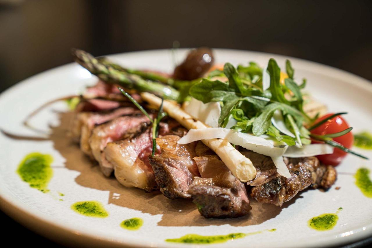 Peppers Waymouth Hotel Adelaide Eksteriør bilde A steak prepared with a balsamic glaze