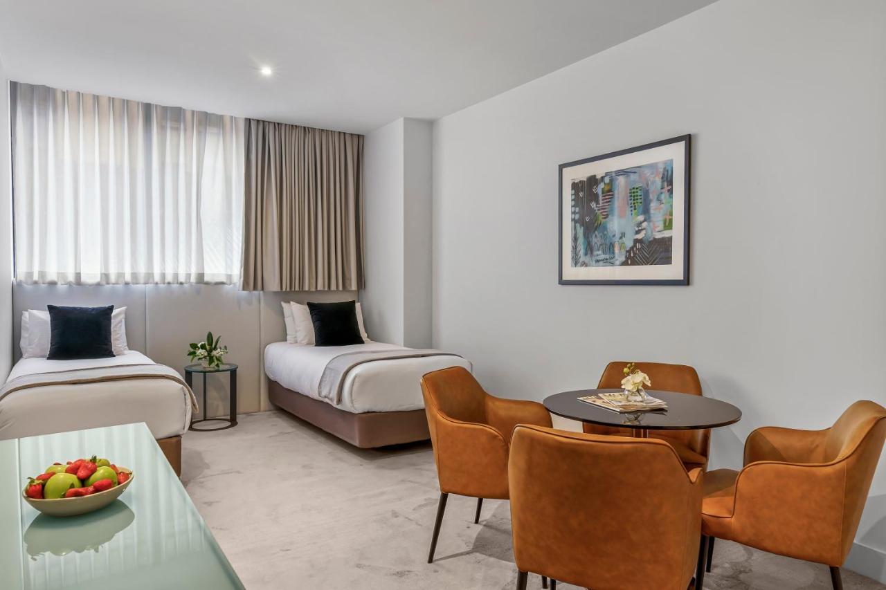 Peppers Waymouth Hotel Adelaide Eksteriør bilde A suite at the hotel