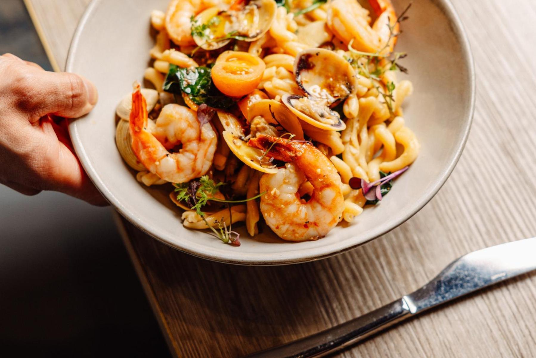 Peppers Waymouth Hotel Adelaide Eksteriør bilde Shrimp and pasta